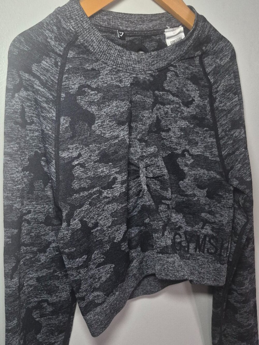 Gym Shark Adapt Camo Seamless 2-Piece Activewear Set - Black / Grey (size med)